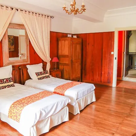 לינה וארוחת בוקר Chateau De La Frogerie Maulévrier